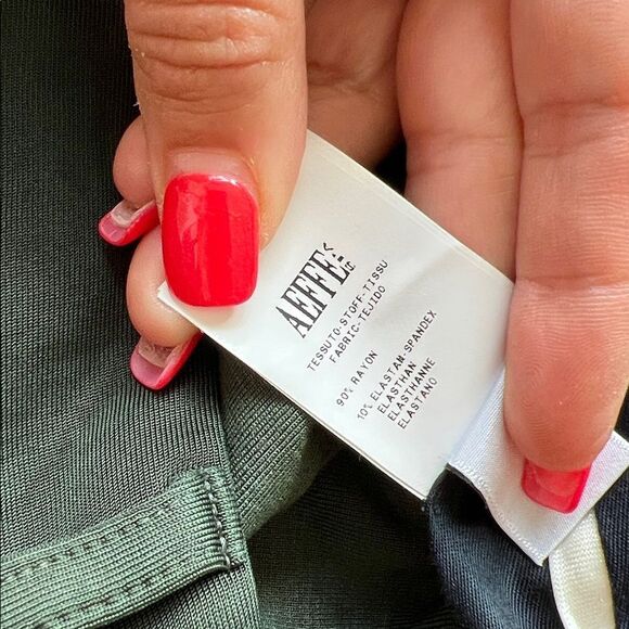 Moschino • Green pleated cropped ankle trousers - Picture 6 of 10